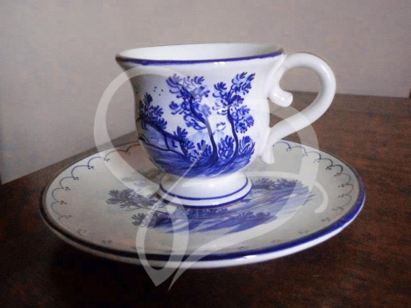 Tazza da tè e piattino in ceramica dipinta a mano firmata Castelli